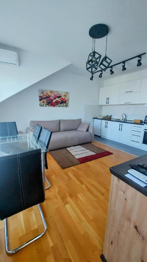 נובי סאד Apartments Neo מראה חיצוני תמונה